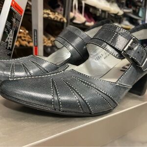 Elegant Gray Women's Heels